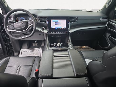 Used 2025 Jeep Wagoneer 4WD w/ Premium Group I image 3