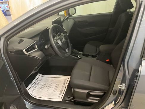Used 2025 Toyota Corolla LE FWD image 6