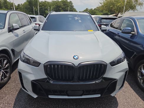 Used 2024 BMW X5 xDrive40i w/ M Sport Package AWD/4WD image 2