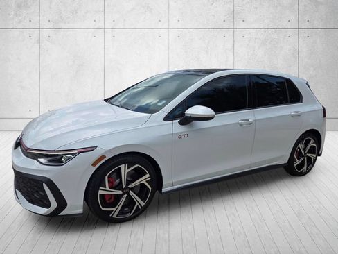 Used 2026 Volkswagen GTI SE FWD image 9