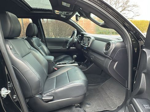 Used 2021 Toyota Tacoma TRD Off-Road w/ TRD Premium Off Road Package image 26