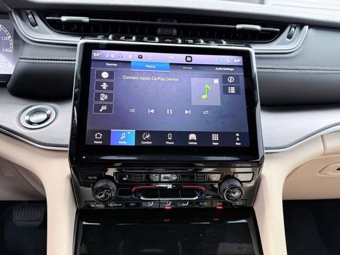 Used 2025 Jeep Grand Cherokee Limited image 20