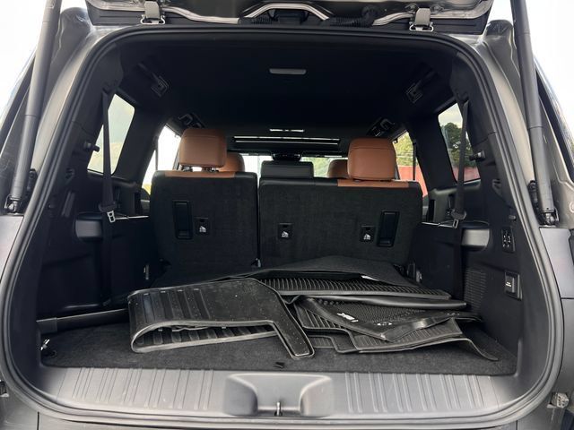 Used 2024 Lexus GX 550 w/ Accessory Package (31) AWD/4WD image 28
