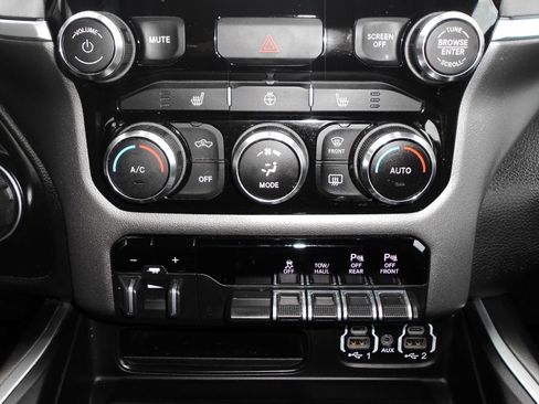 Used 2022 RAM 1500 Big Horn AWD/4WD image 24