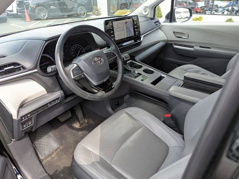 Used 2022 Toyota Sienna Limited w/ Outdoor Package (TMS) AWD/4WD image 3