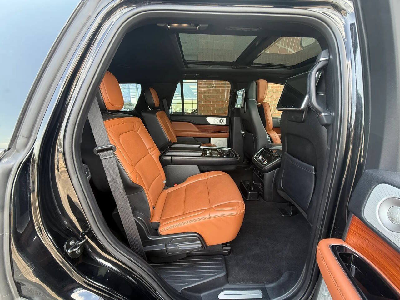 Used 2018 Lincoln Navigator Reserve AWD/4WD image 31