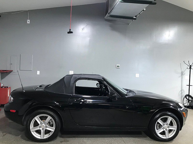 Used 2007 MAZDA MX-5 Miata Sport RWD image 4