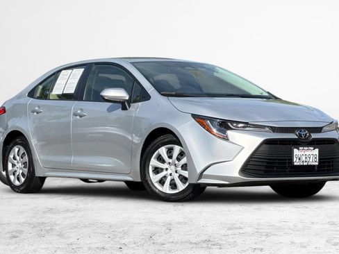 Used 2026 Toyota Corolla LE FWD image 2