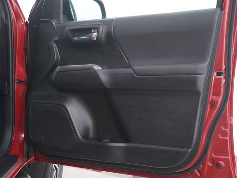 Used 2021 Toyota Tacoma TRD Sport image 9