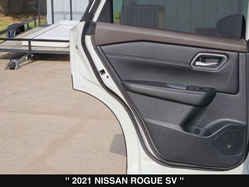 Used 2021 Nissan Rogue SV w/ Premium Package FWD image 18