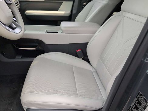 Used 2025 Hyundai Santa Fe SEL AWD/4WD image 16