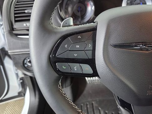 Used 2023 Chrysler 300 C image 16