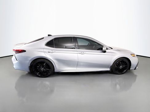 Used 2022 Toyota Camry XSE image 11