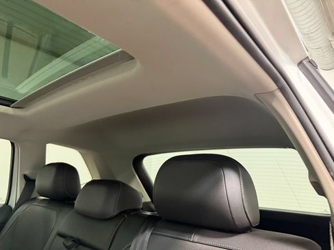 Used 2018 Volkswagen Tiguan SE w/ Panoramic Sunroof Package AWD/4WD image 9
