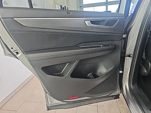 Used 2024 Volkswagen Atlas Cross Sport SE image 29