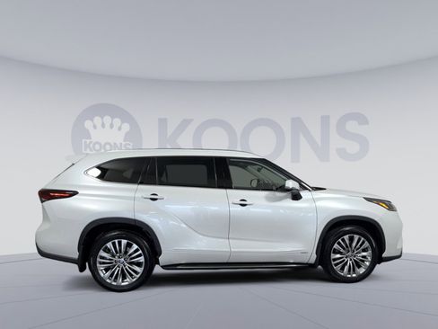 Used 2026 Toyota Highlander Platinum AWD/4WD image 8