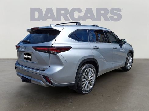 Used 2024 Toyota Highlander Platinum AWD/4WD image 6