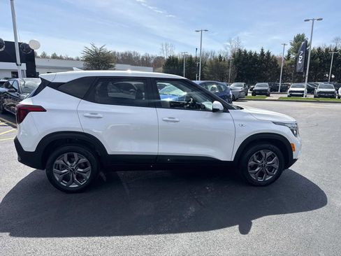 Used 2024 Kia Seltos LX image 9