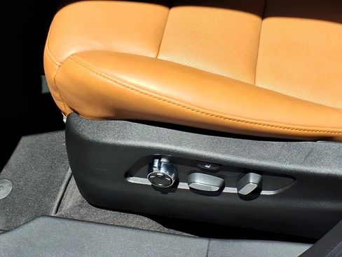 Used 2024 Cadillac XT4 Premium Luxury w/ Technology Package FWD image 20