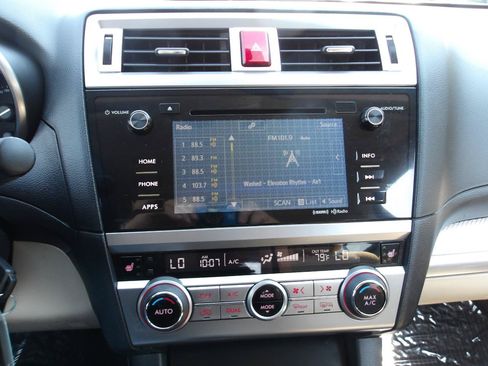 Used 2017 Subaru Outback 2.5i Premium AWD/4WD image 18