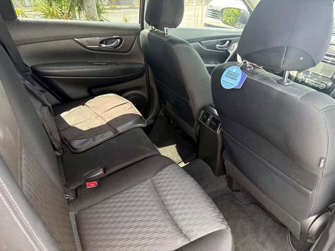 Used 2020 Nissan Rogue SV image 13