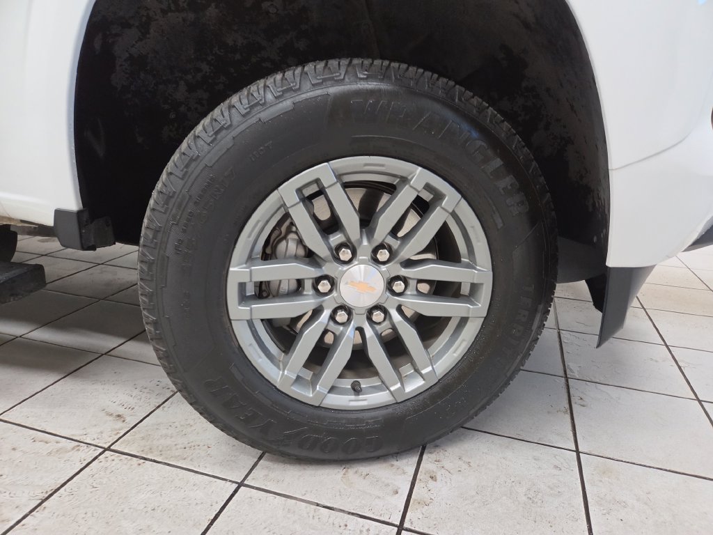 Used 2025 Chevrolet Colorado LT w/ Advanced Trailering Package AWD/4WD image 8