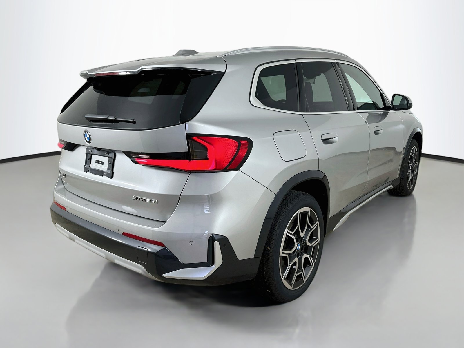 Used 2026 BMW X1 xDrive28i w/ Convenience Package AWD/4WD image 5