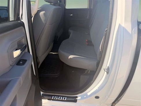 Used 2017 RAM 1500 Classic SLT AWD/4WD image 10