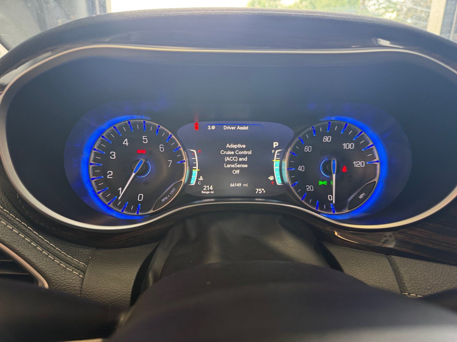 Used 2023 Chrysler Pacifica Limited FWD image 10