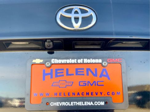 Used 2021 Toyota Highlander XLE image 19