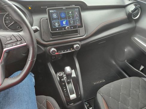 Used 2020 Nissan Kicks SR image 2
