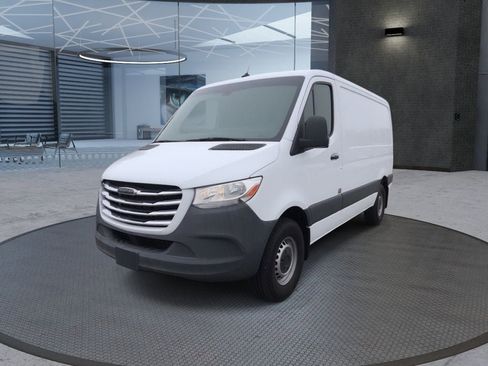 Used 2019 Freightliner Sprinter 2500 w/ Driver Convenience Package RWD image 2