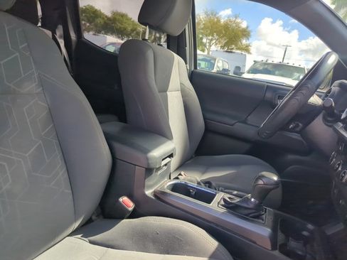 Used 2017 Toyota Tacoma TRD Sport w/ Tow Package (A/T) image 21