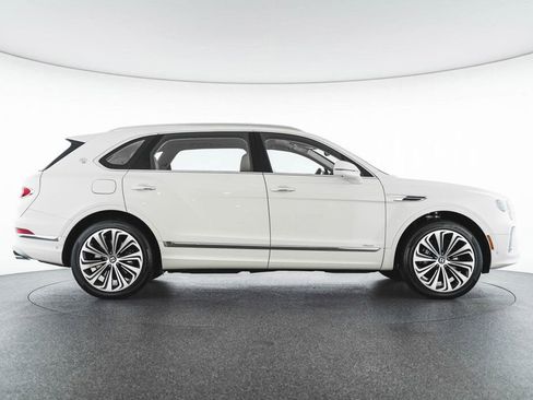 Used 2025 Bentley Bentayga Extended Wheelbase image 18