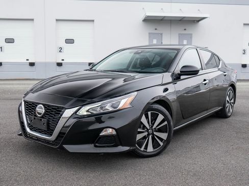 Used 2021 Nissan Altima 2.5 SV image 1