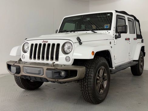 Used 2017 Jeep Wrangler Unlimited Sahara AWD/4WD image 3