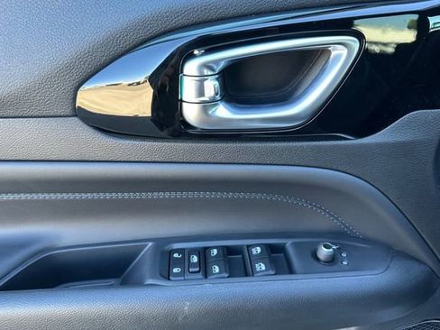 New 2026 Jeep Compass Latitude image 11