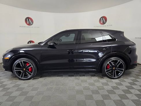 Used 2021 Porsche Cayenne GTS w/ Premium Package image 6