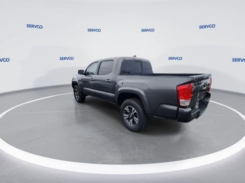 Used 2017 Toyota Tacoma TRD Sport image 6