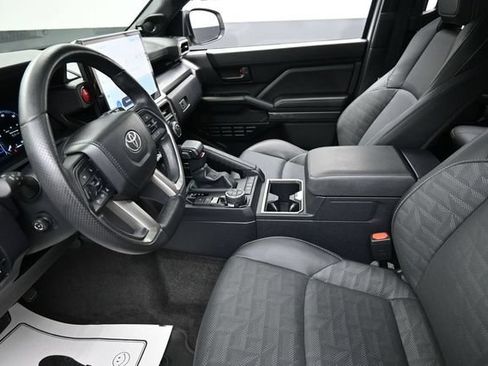 Used 2025 Toyota 4Runner TRD Off-Road Premium AWD/4WD image 16