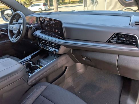 New 2026 Chevrolet Suburban LS image 25