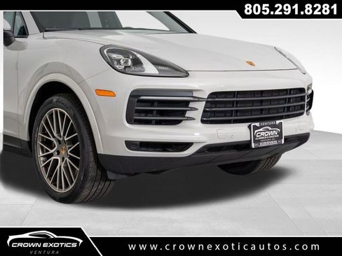 Used 2023 Porsche Cayenne Platinum Edition image 10