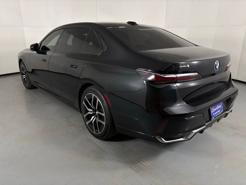 Used 2024 BMW 740i image 6