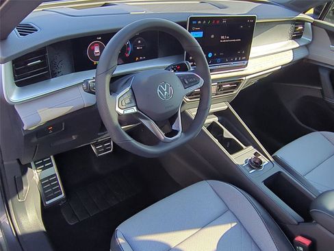 New 2026 Volkswagen Tiguan SE R-Line image 9