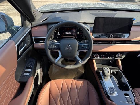 New 2025 Mitsubishi Outlander SEL image 18