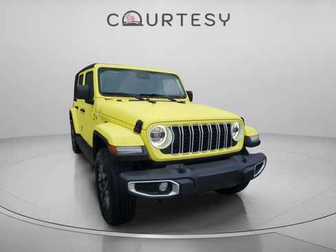 Used 2024 Jeep Wrangler Sahara image 5