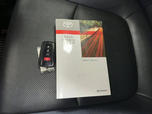 Used 2020 Toyota RAV4 Limited image 16