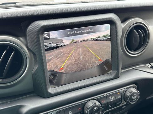 Used 2022 Jeep Gladiator Willys image 28