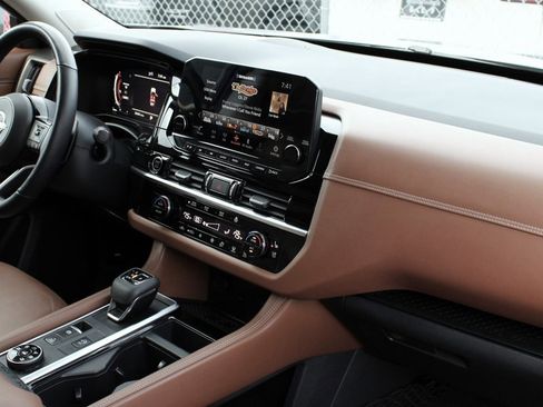 Certified 2023 Nissan Pathfinder Platinum image 32