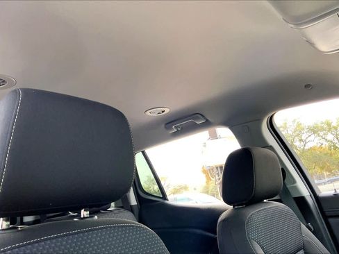 Used 2021 GMC Acadia SLE image 13